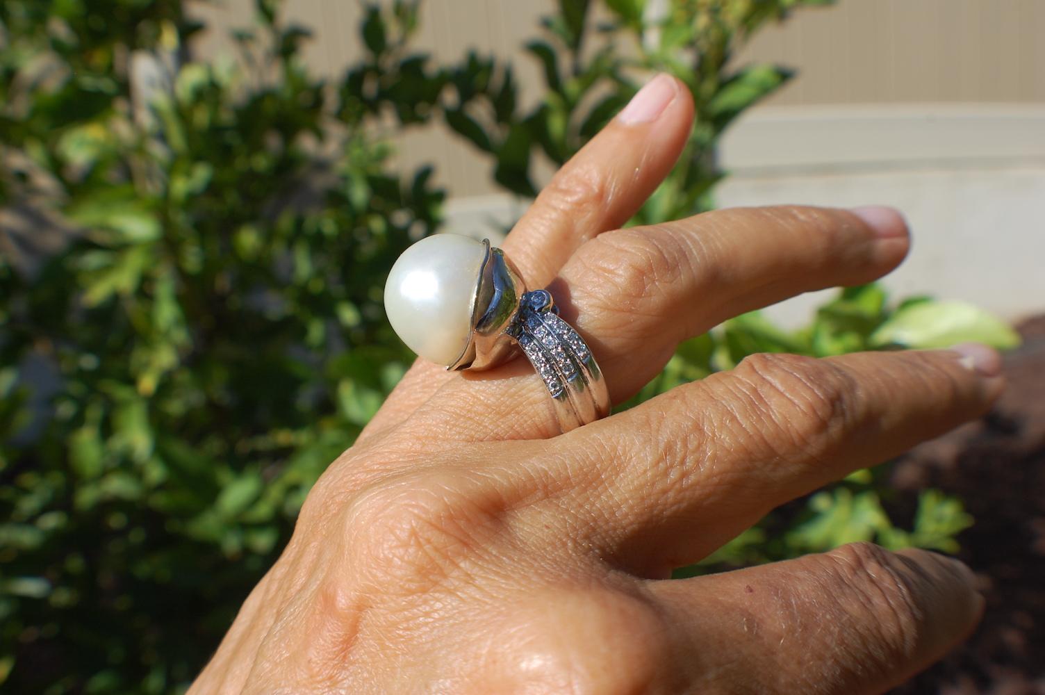Contemporary South Sea Pearl Ring with Sapphires and Diamonds 18 Karat For Sale