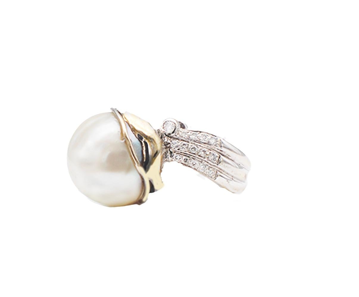 Round Cut South Sea Pearl Ring with Sapphires and Diamonds 18 Karat For Sale