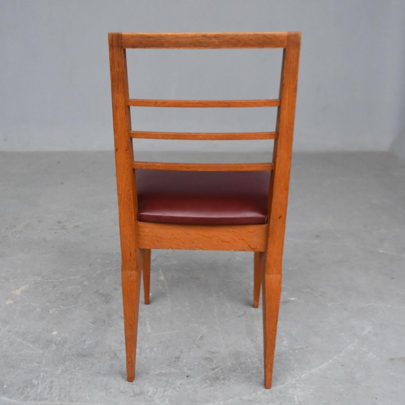 Français Série de chaises en chêne de 1930 avec plateau en cuir August de Vallin en vente