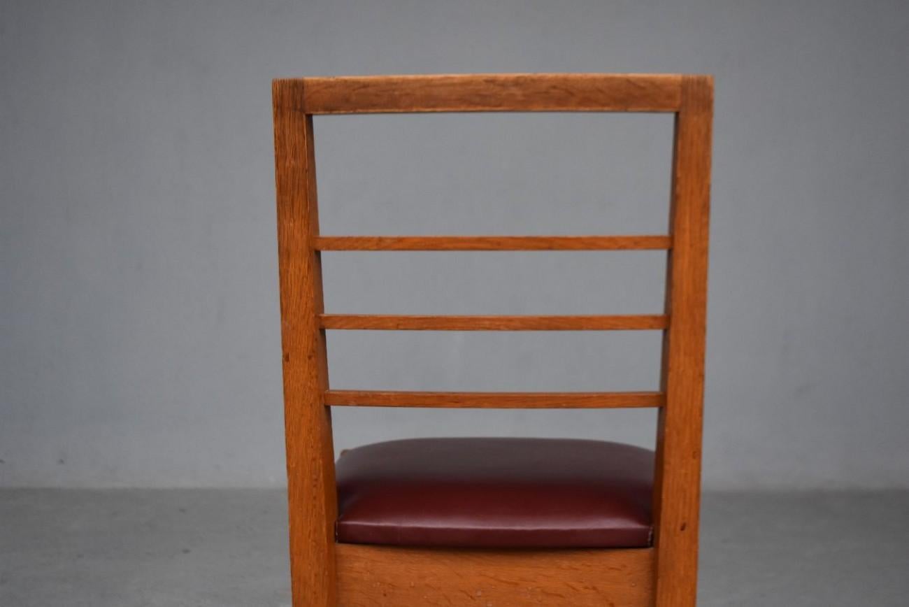 1930 Oak Chairs Series Leather Top August by Vallin In Good Condition For Sale In Marseille, FR