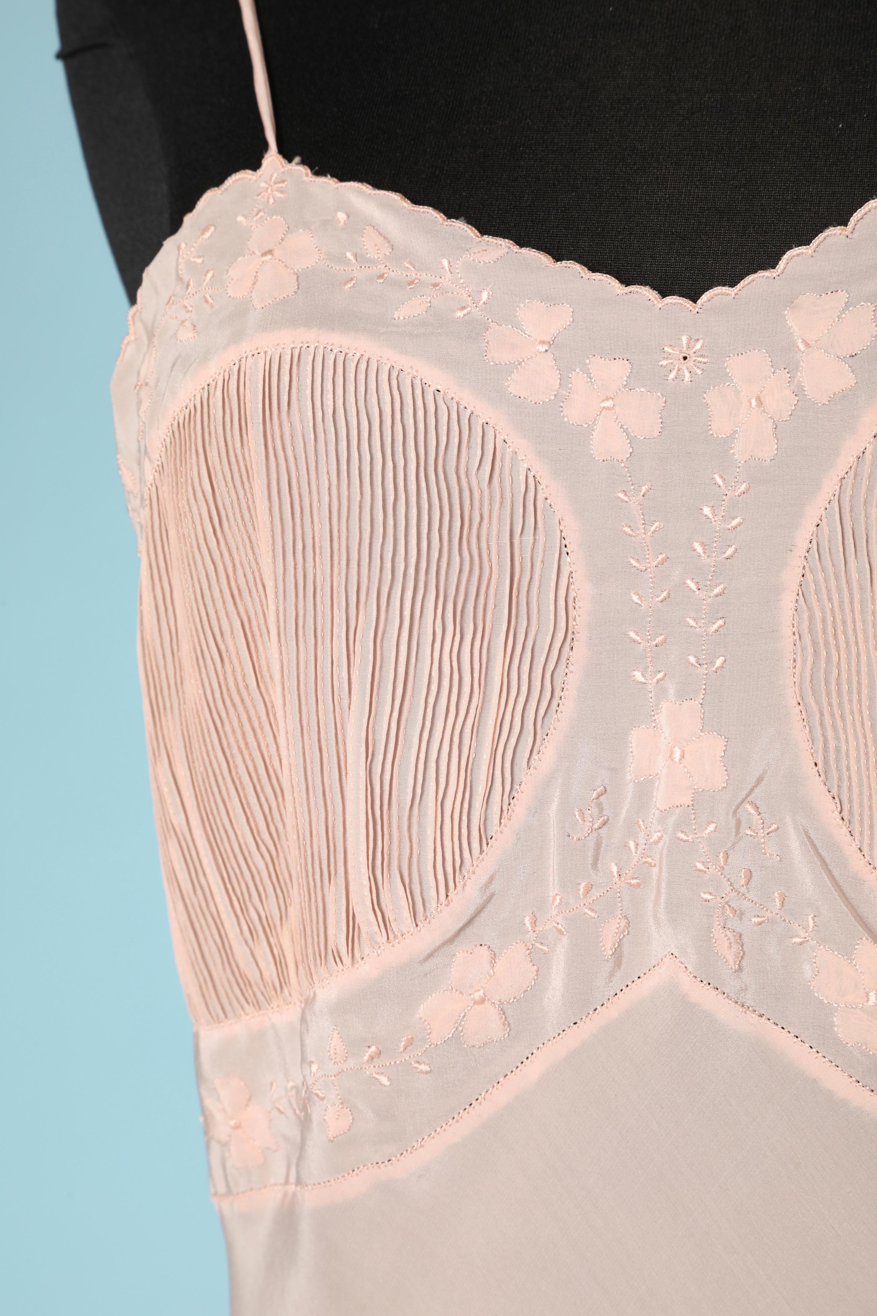 1930 pale pink lingerie with appliqué in the same fabric, embroidered and  top-stitched on the bust