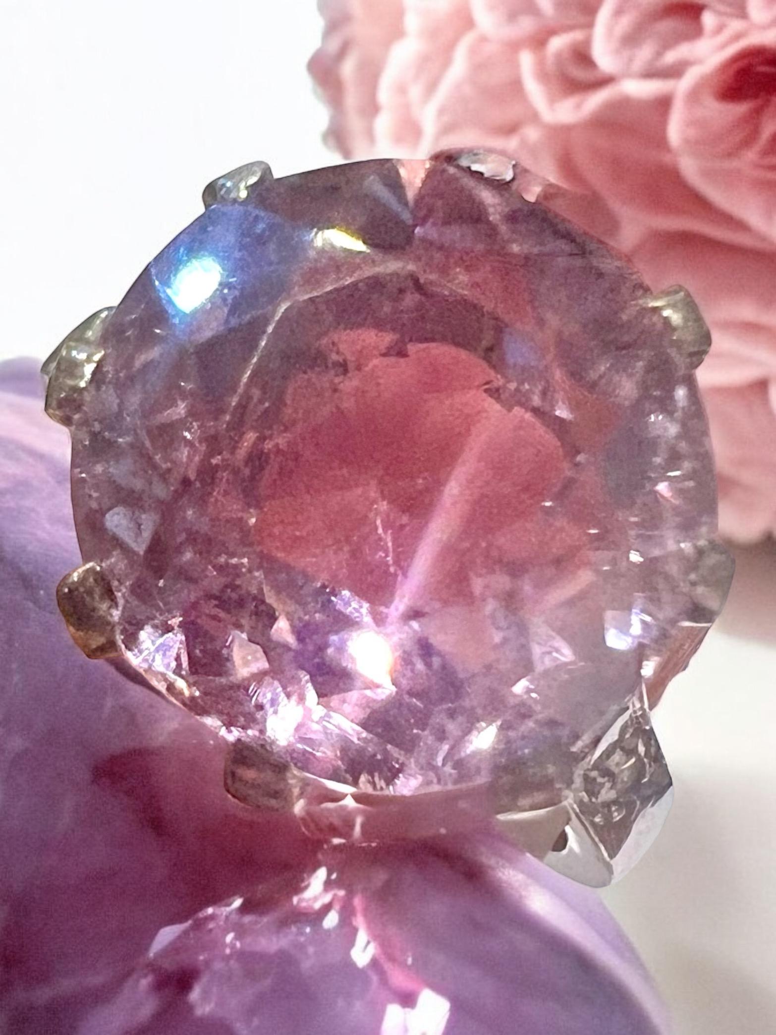 1930 Platinum And 18-carat Gold Ring, Faceted Amethyst And Pavé-cut Diamonds In Good Condition In SAINT-OUEN-SUR-SEINE, FR