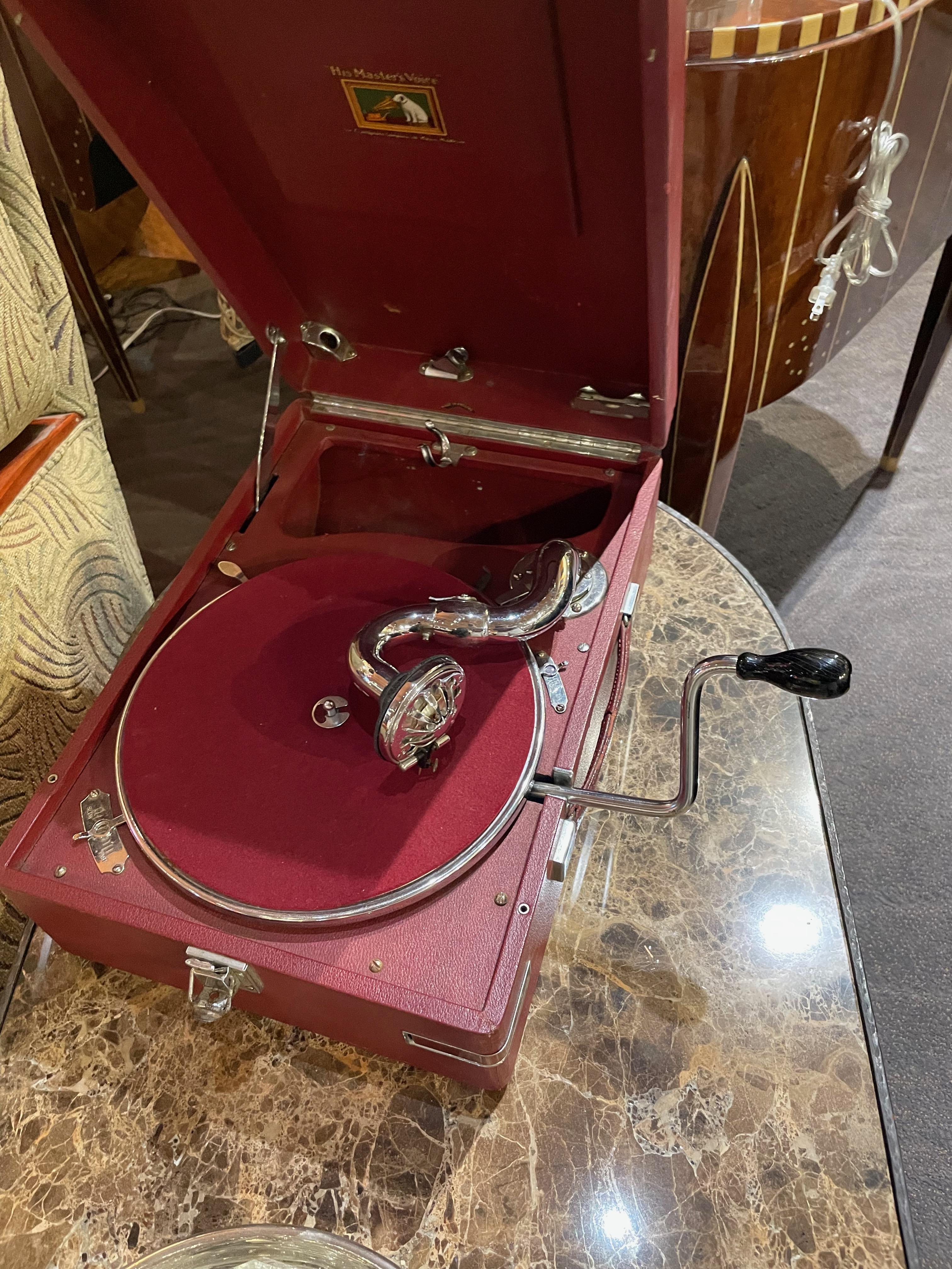 1930 Portable Gramophone His Master's Voice Original Red Covered Finish In Good Condition In Oakland, CA