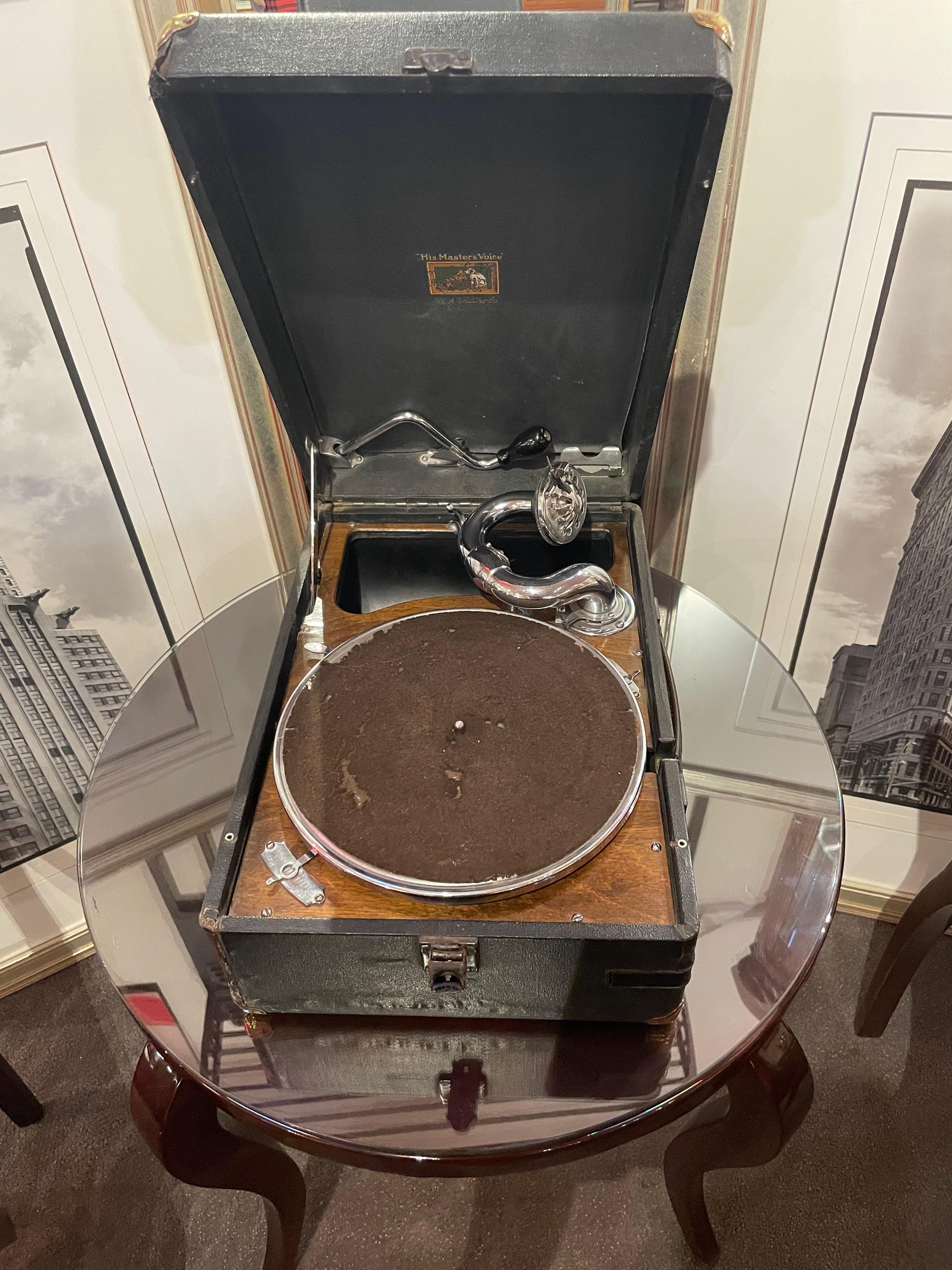 Porzellan Grammograf Sein Meister Stimme Phonograph aus dem Jahr 1930 (Art déco) im Angebot