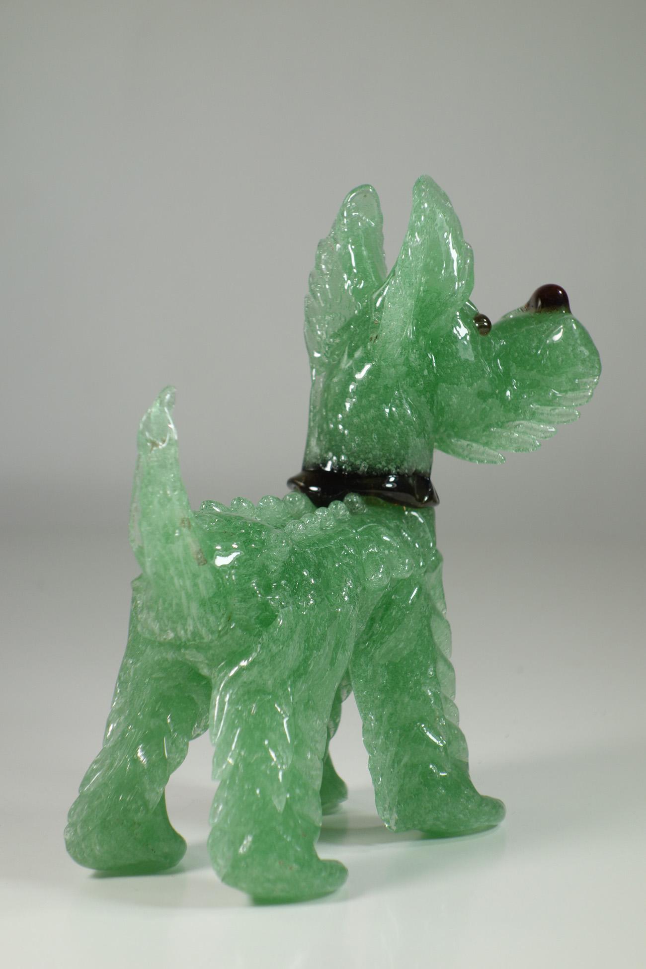 Metà XX secolo 1930 Pulegoso Greene & Greene Green in vetro di Murano Art Deco Italiano Cane Terrier Animale in vendita