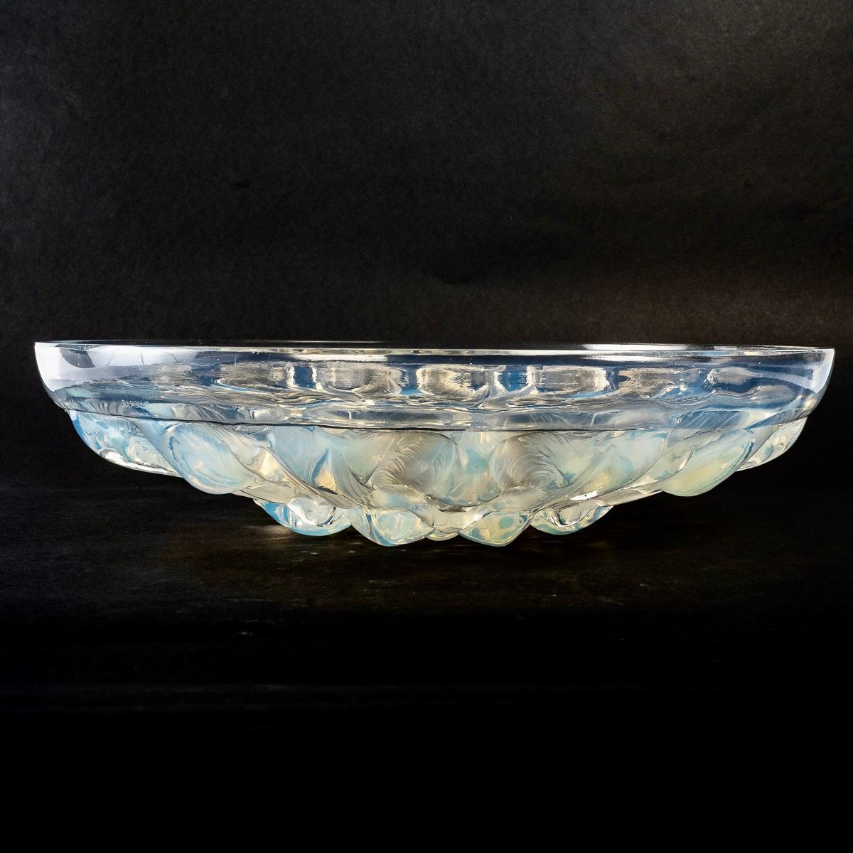 Molded 1930 René Lalique Anges Coupe Bowl Opalescent Glass, Angels