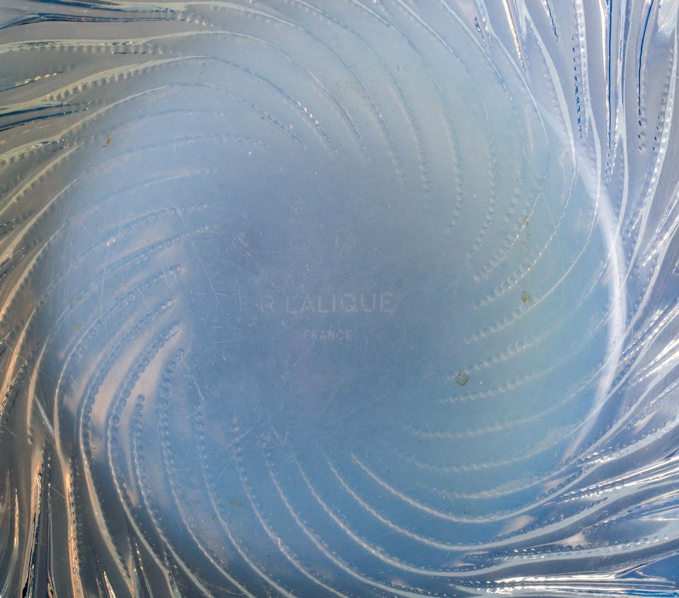 French 1930 René Lalique, Bowl Algues Opalescent Glass