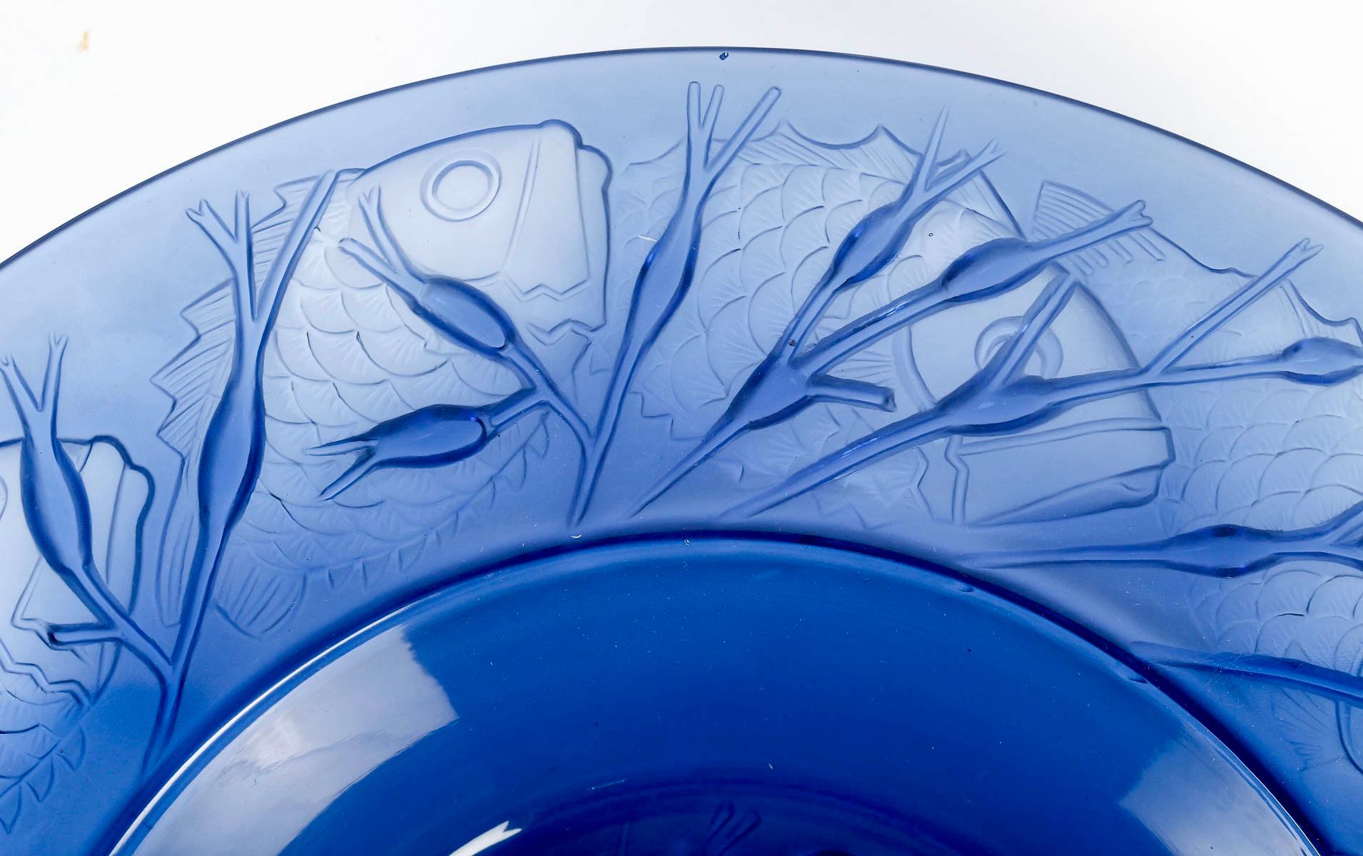 Art Deco 1930 René Lalique - Bowl Anvers Navy Blue Glass, Fishes For Sale