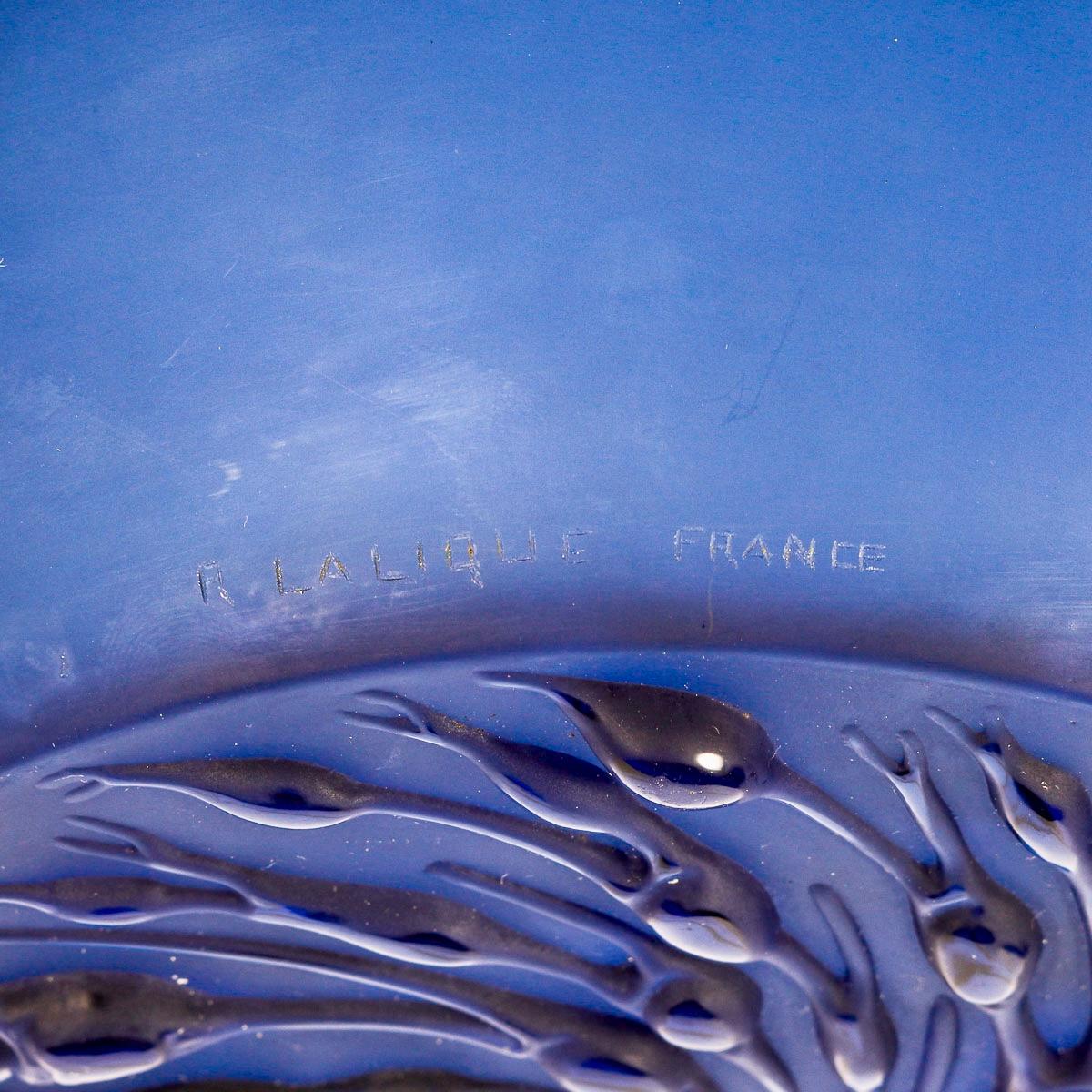 French 1930 René Lalique - Bowl Anvers Navy Blue Glass, Fishes For Sale