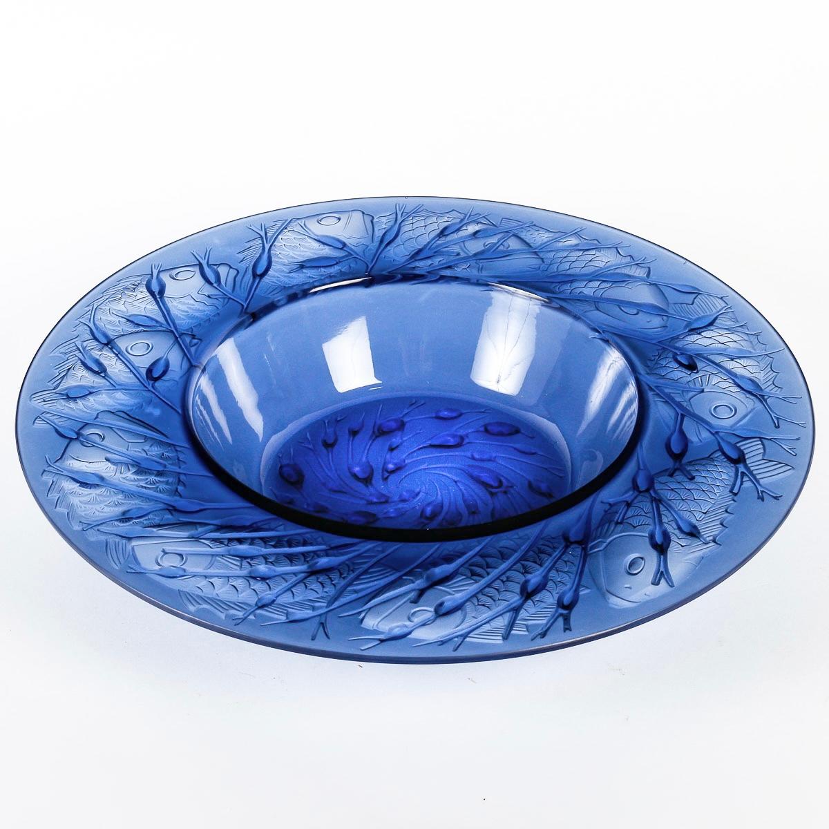 Molded 1930 René Lalique - Bowl Anvers Navy Blue Glass, Fishes For Sale