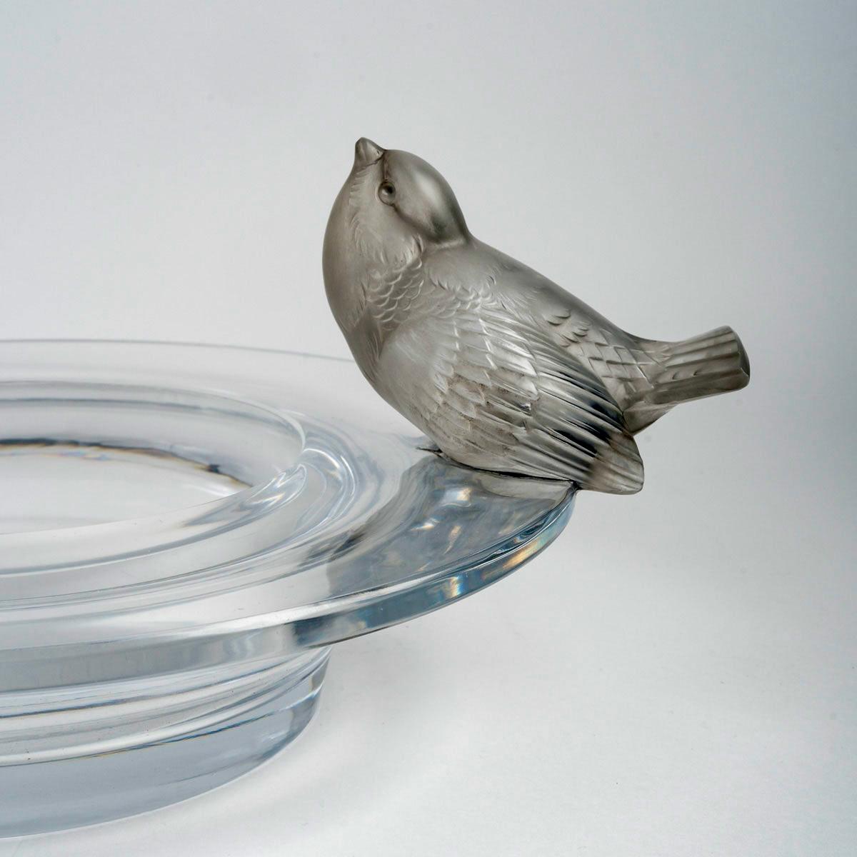 Mid-20th Century 1930 René Lalique Bowl Deux Moineaux Moqueurs Glass Sparrows