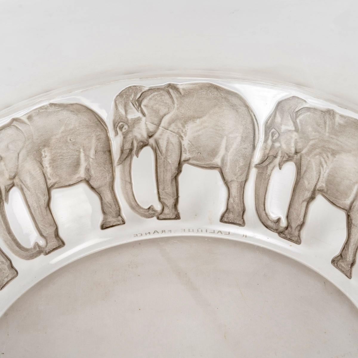 Art déco 1930 René Lalique - Bol en verre à l'éléphant avec patine grise en vente