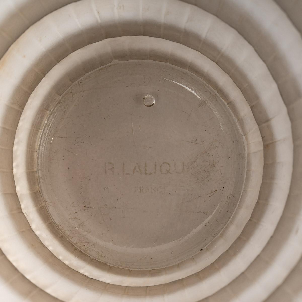 1930 Rene Lalique Chevreuse Vase in Frosted Glass with Sepia Patina Daisies In Good Condition In Boulogne Billancourt, FR