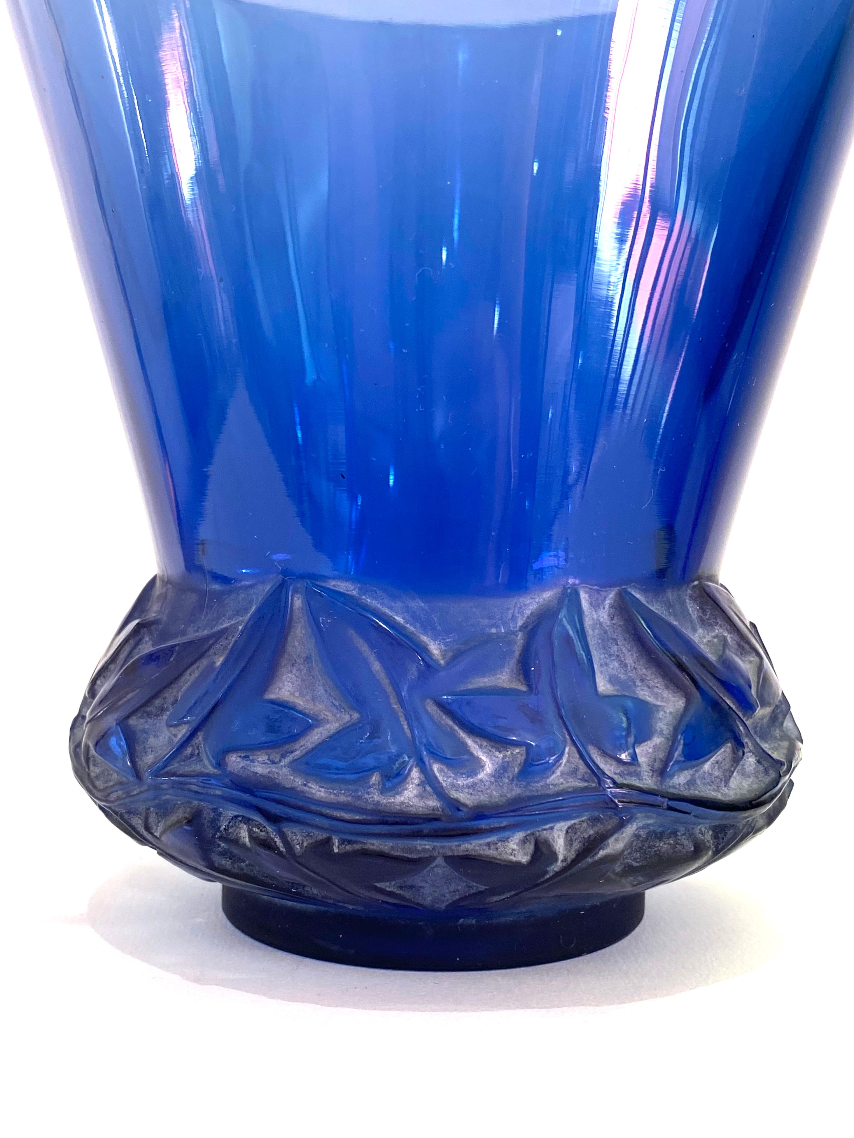 Art Deco 1930 René Lalique Lierre Vase in Navy Blue Glass White Patina, Ivy