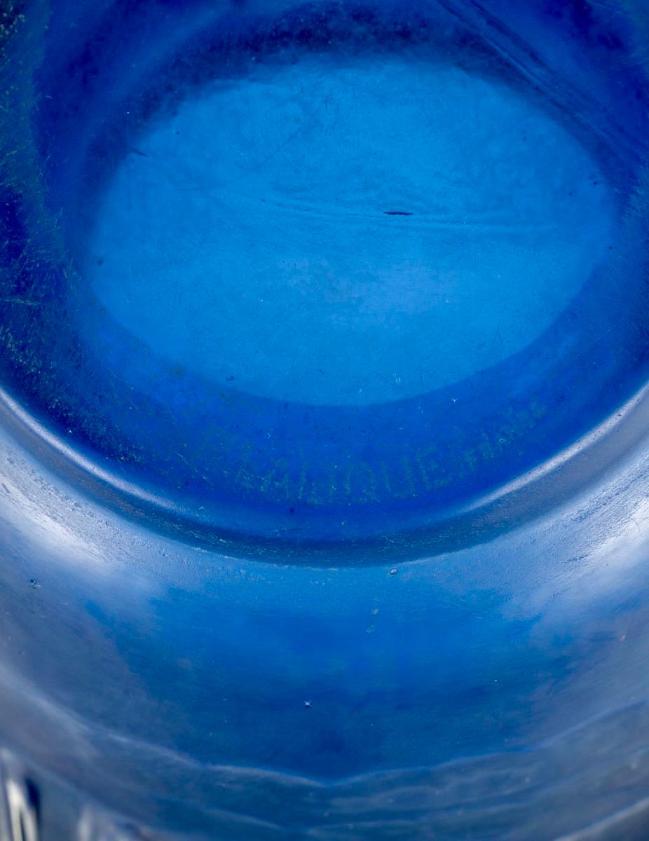 1930 René Lalique Piriac Vase in Clear & Frosted Glass with Blue & Sepia Patina In Good Condition For Sale In Boulogne Billancourt, FR