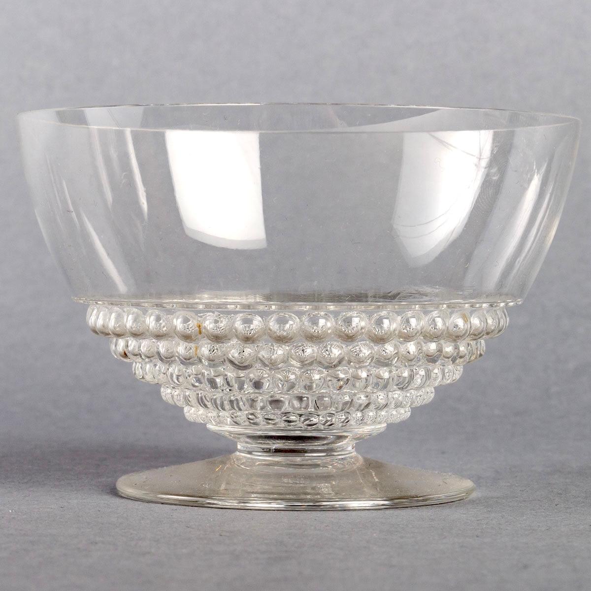 1930 René Lalique Set of 32 Pieces Nippon, 30 Glasses, 1 Pitcher, 1 Decanter In Good Condition In Boulogne Billancourt, FR