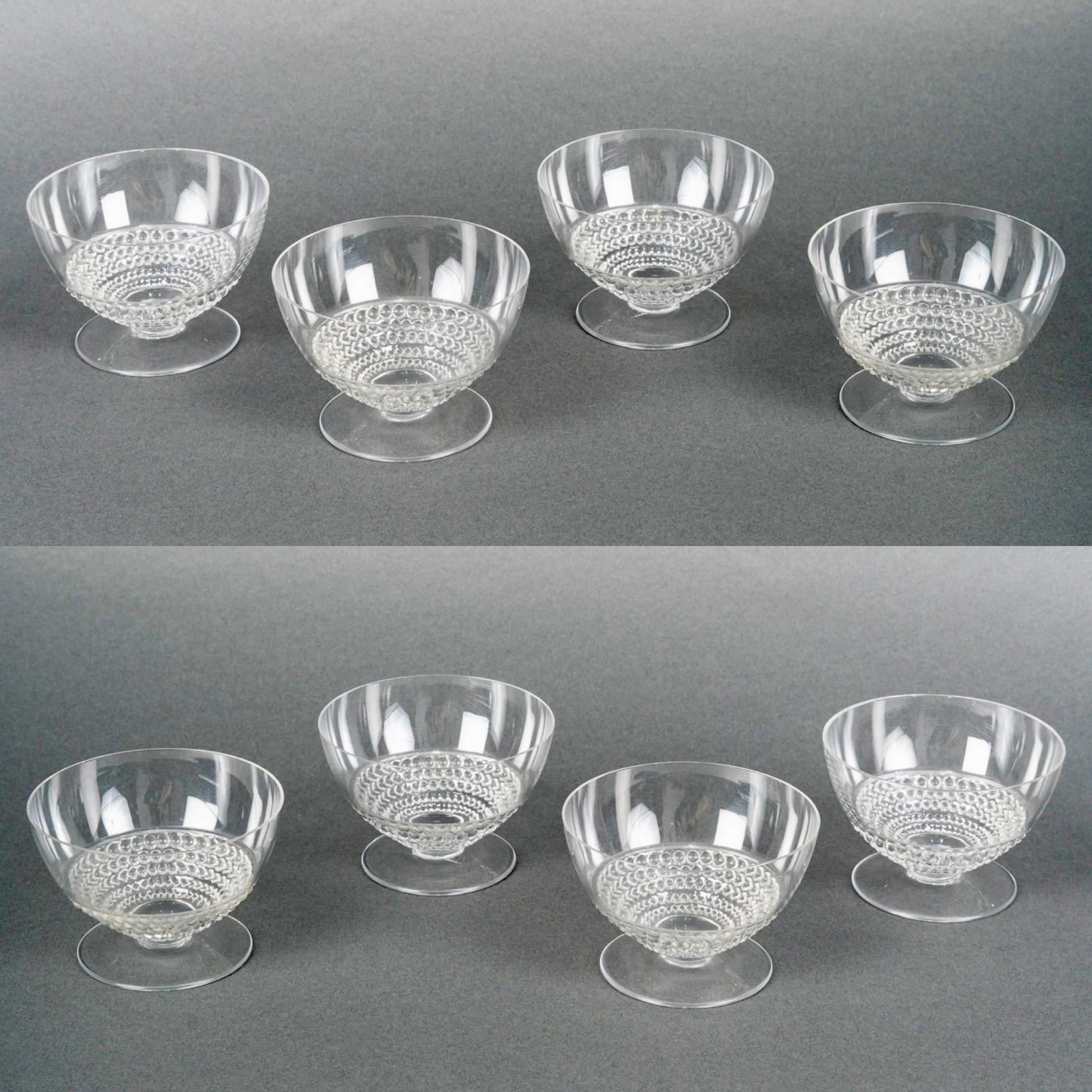 Juego de 8 copas de champán Nippon fabricadas en cristal por René Lalique en 1930. 
Cada vaso está firmado. 

Todas las piezas están en perfecto estado.


altura : 6,5 cm
diámetro : 9,5 cm

Félix Marcilhac, René Lalique - Catalogue Raisonné de