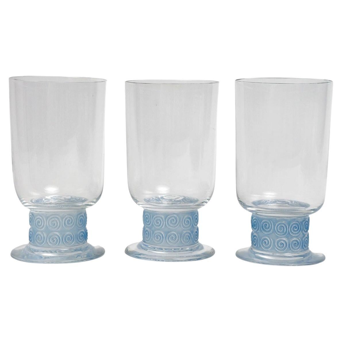 1930 René Lalique - Satz von drei Gläsern Chinonglas mit blauer Patina im Angebot