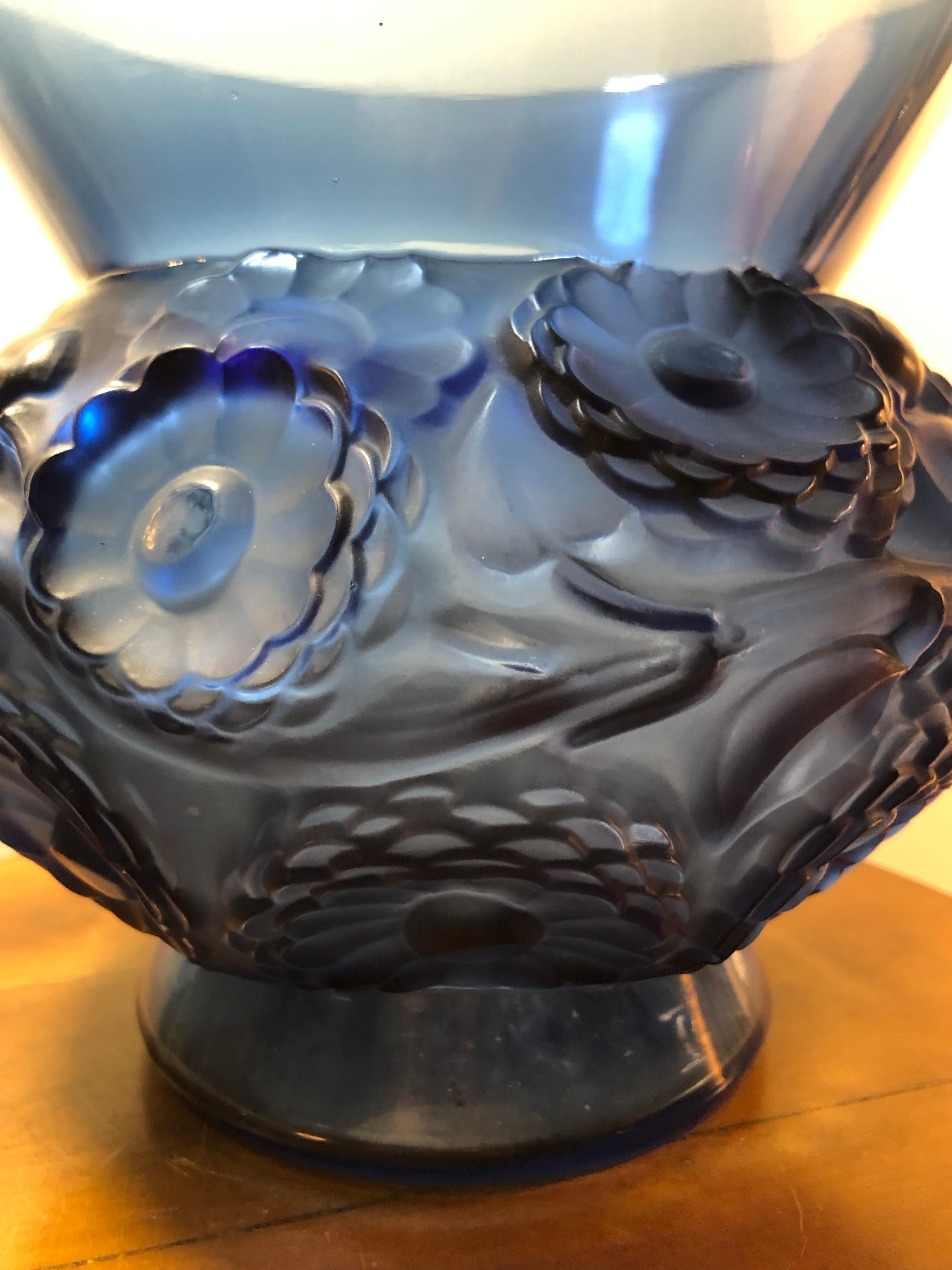 French 1930 René Lalique Soucis Vase in Dark Blue Glass - Flowers
