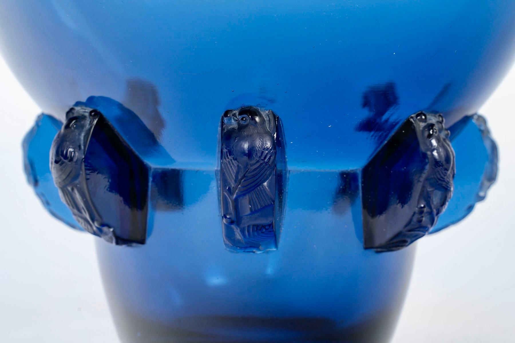 Molded 1930 René Lalique Vase Carthage Navy Blue Glass For Sale