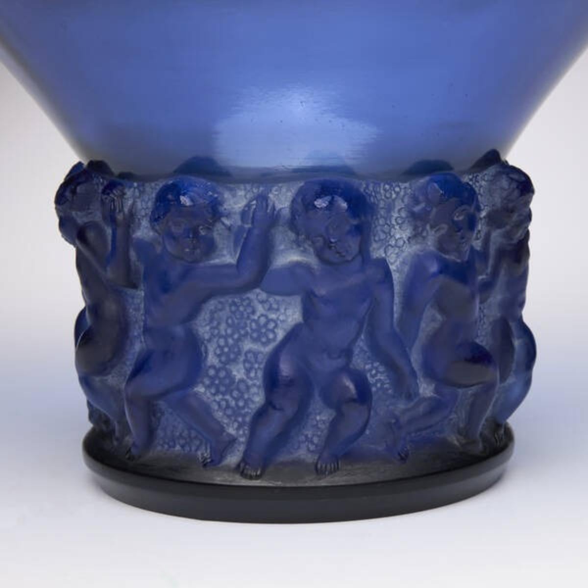French 1930–René Lalique Vase, “Farandole” For Sale