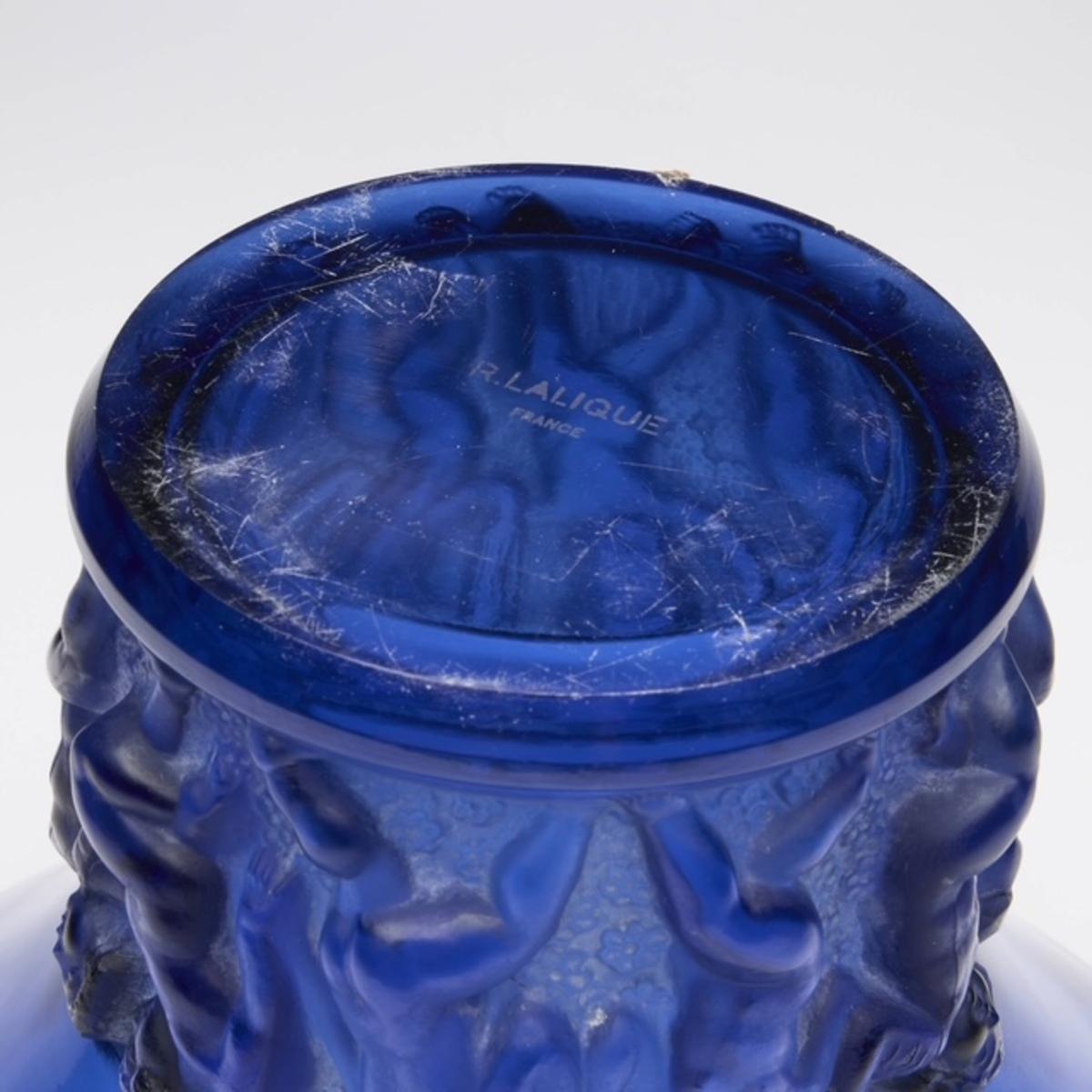 1930–René Lalique Vase, “Farandole” In Excellent Condition For Sale In SAINT-OUEN-SUR-SEINE, FR
