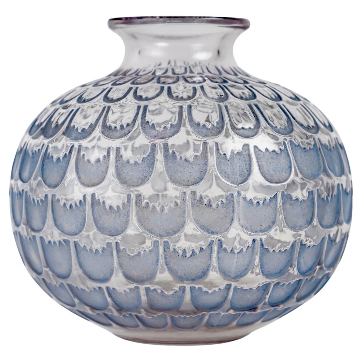 1930 Rene Lalique Vase Grenade Verre clair avec Patina bleue