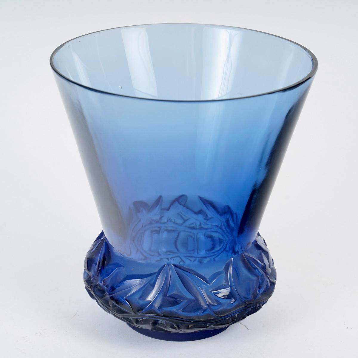 Art Deco 1930 René Lalique Vase Lierre Navy Blue Glass, Ivy For Sale