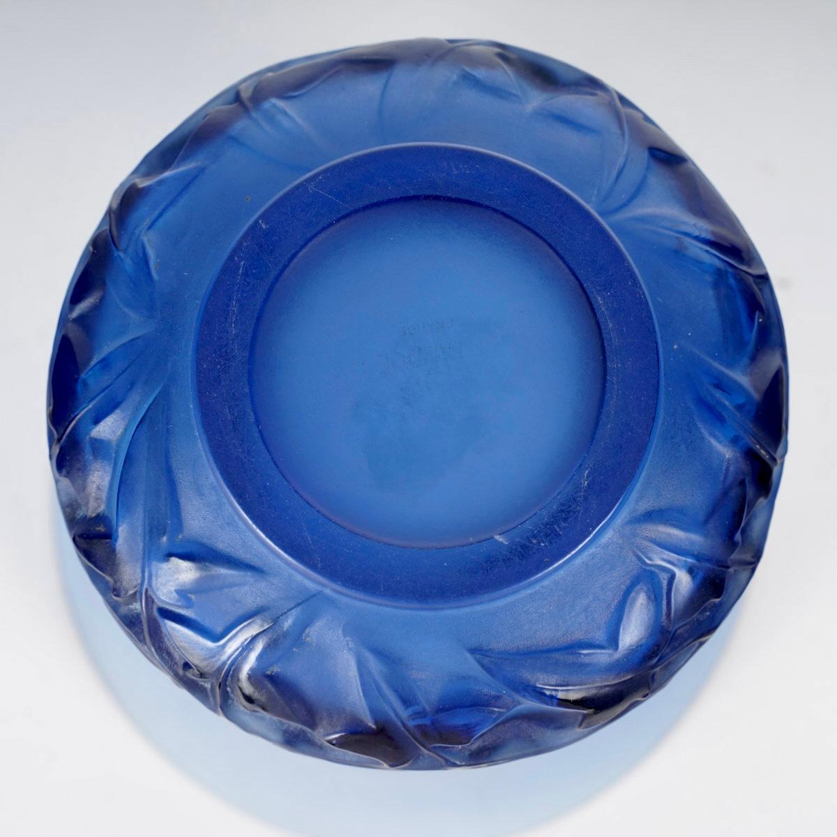 1930 René Lalique Vase Lierre Navy Blue Glass, Ivy In Good Condition In Boulogne Billancourt, FR
