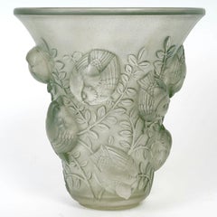 1930 René Lalique Vase Saint-François Frosted Glass Green Patina, Birds