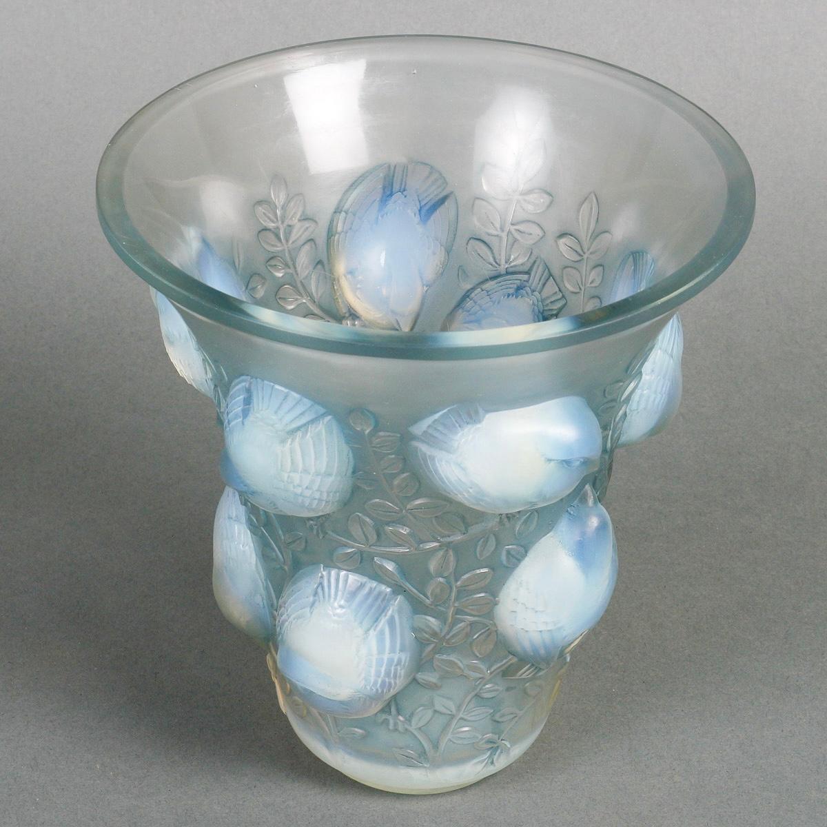 French 1930 René Lalique Vase Saint-François Opalescent Glass Blue Patina, Birds
