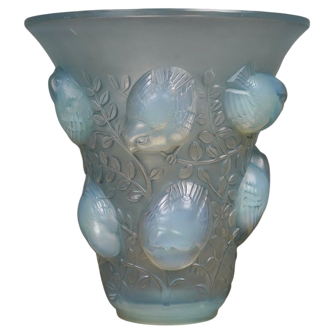 1930 René Lalique Vase Saint-François Opaleszentes Glas Blau Patina, Vögel