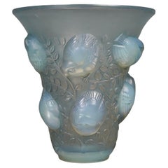 1930 René Lalique Vaso Saint-François in vetro opalescente Patina blu, Uccelli
