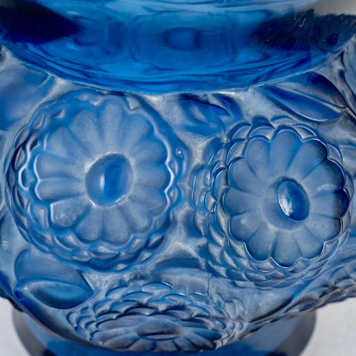 French 1930 René Lalique Vase Soucis Navy Blue Glass with White Patina - Flowers For Sale