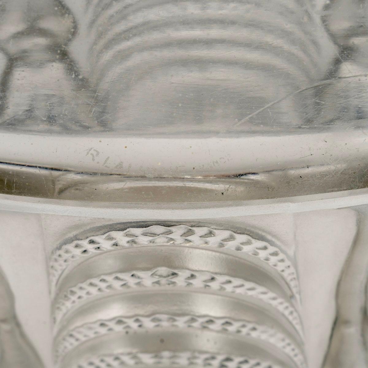 1930 Jarrón René Lalique Vidrio Terpsícore con pátina gris azulada mediados del siglo XX en venta