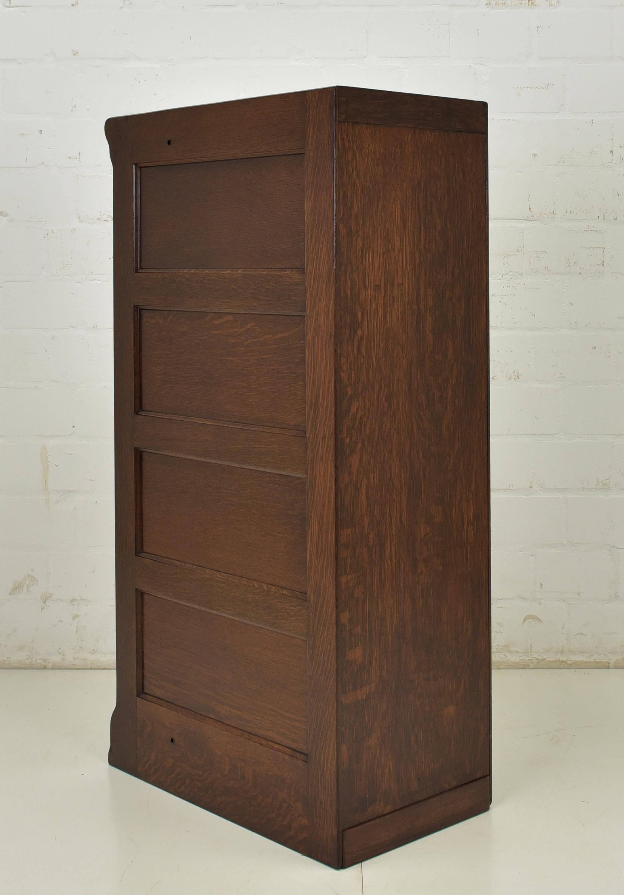 1930 restored Globe-Wernicke filing cabinet oak drawer cabinet antique For Sale 6