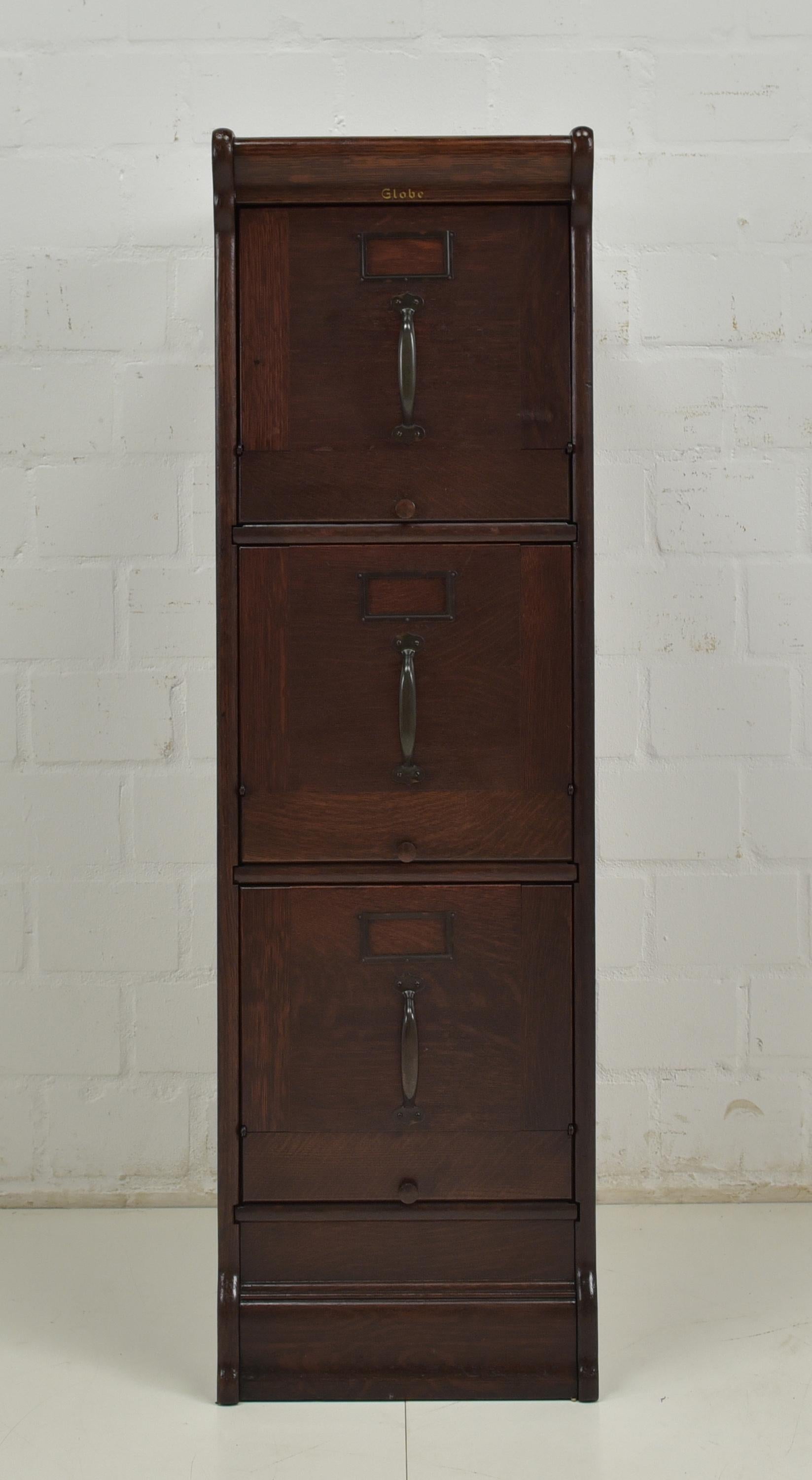 Globe Card File Cabinet in Solid Oak (Item No. J-0615)

This elegant Globe card file cabinet in solid oak is a timeless piece of furniture from the 1930s. It is in very good, ready-to-live-in restored condition and has high-quality