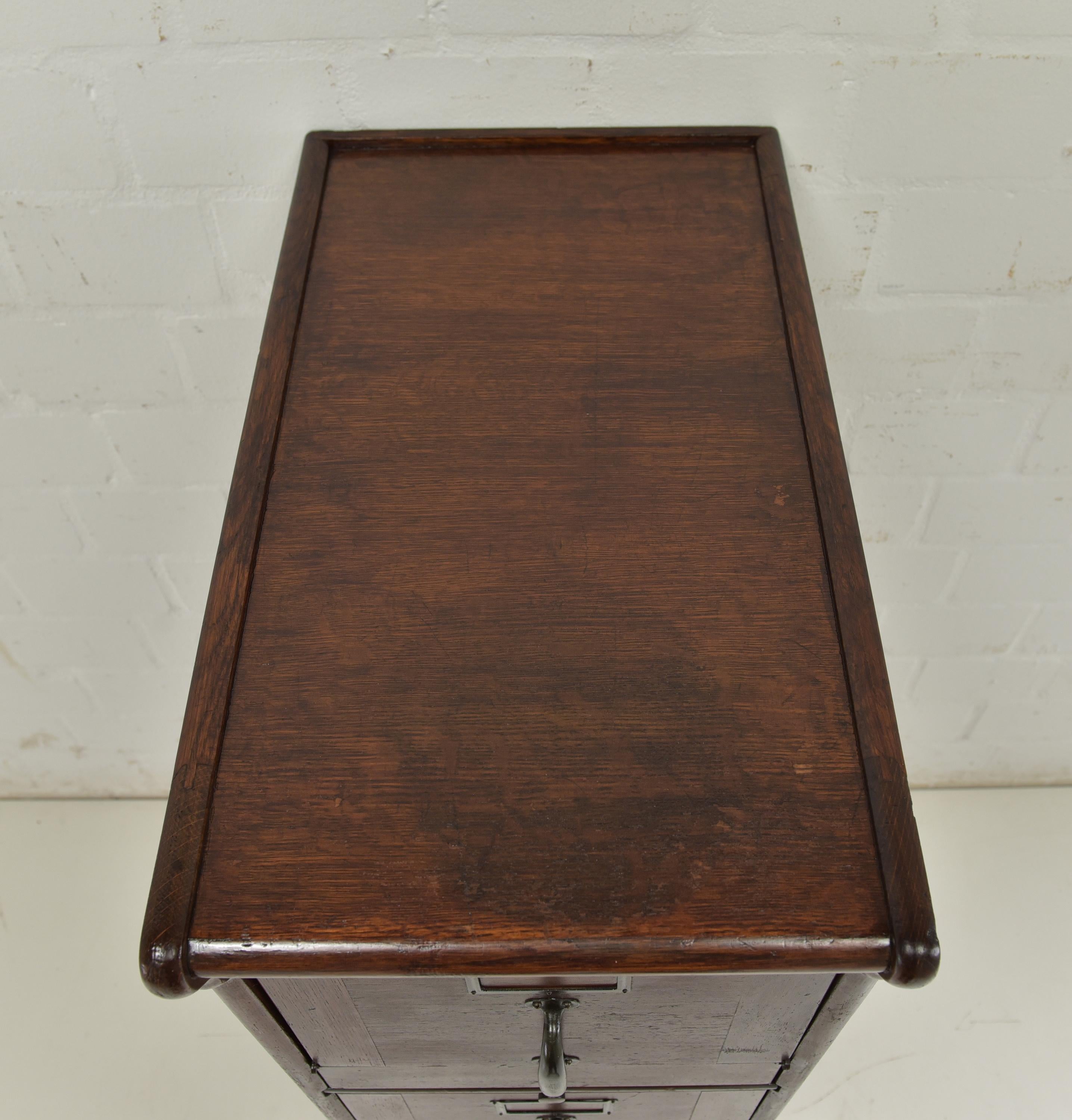 Début du 20ème siècle 1930 restauré Globe Wernicke classeur à tiroirs en chêne antique en vente