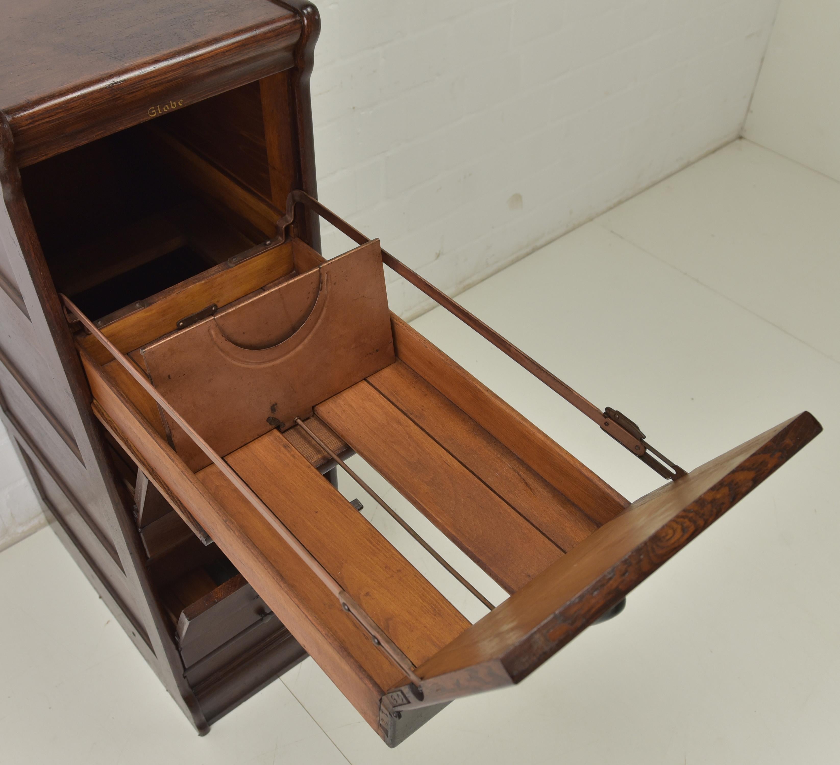 1930 restauré Globe Wernicke classeur à tiroirs en chêne antique en vente 3
