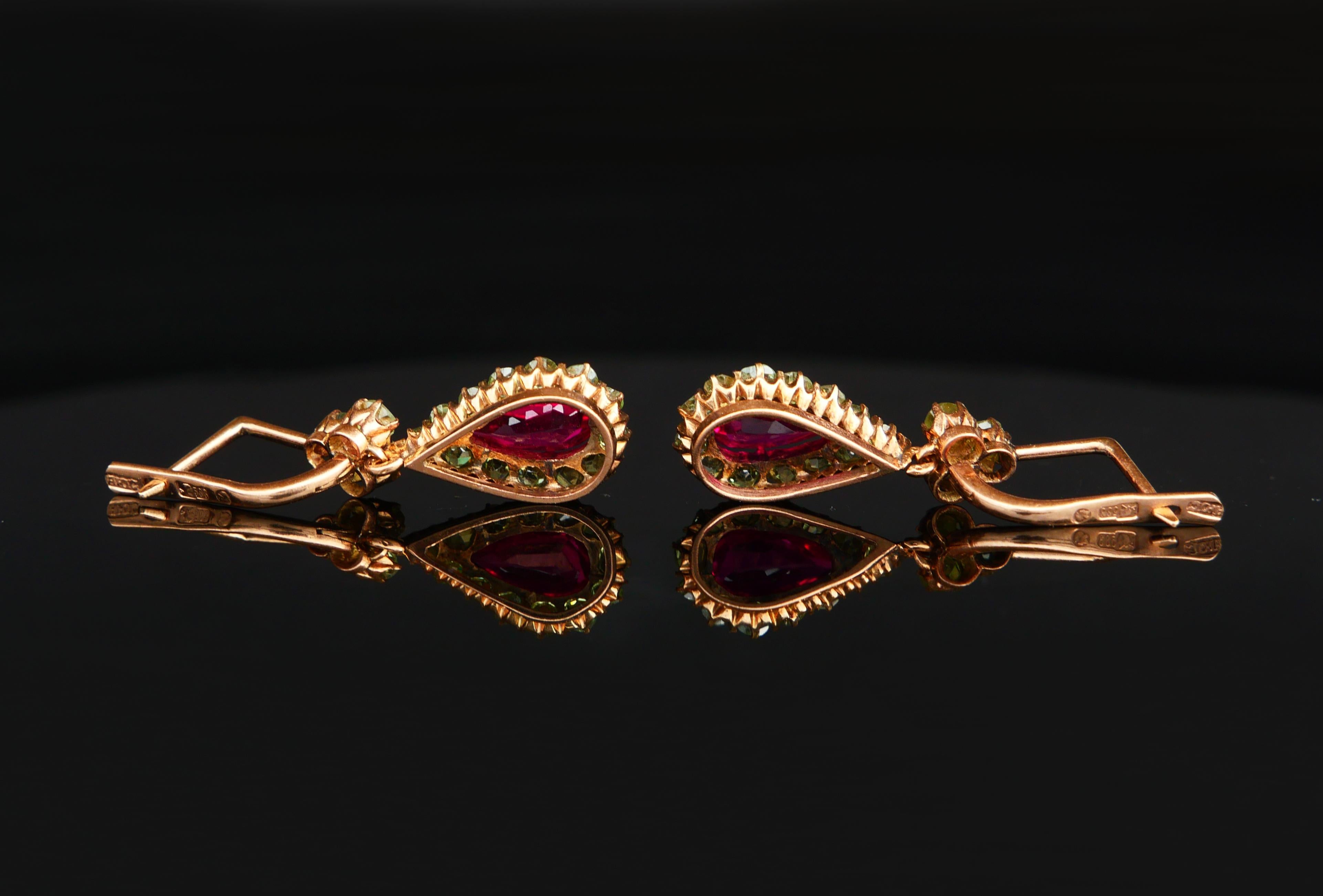 1930 Boucles d'oreilles russes Rubis 3.3 ctw Démantoïde de l'Oural massif 14K Or Rose / 5.4 gr en vente 1