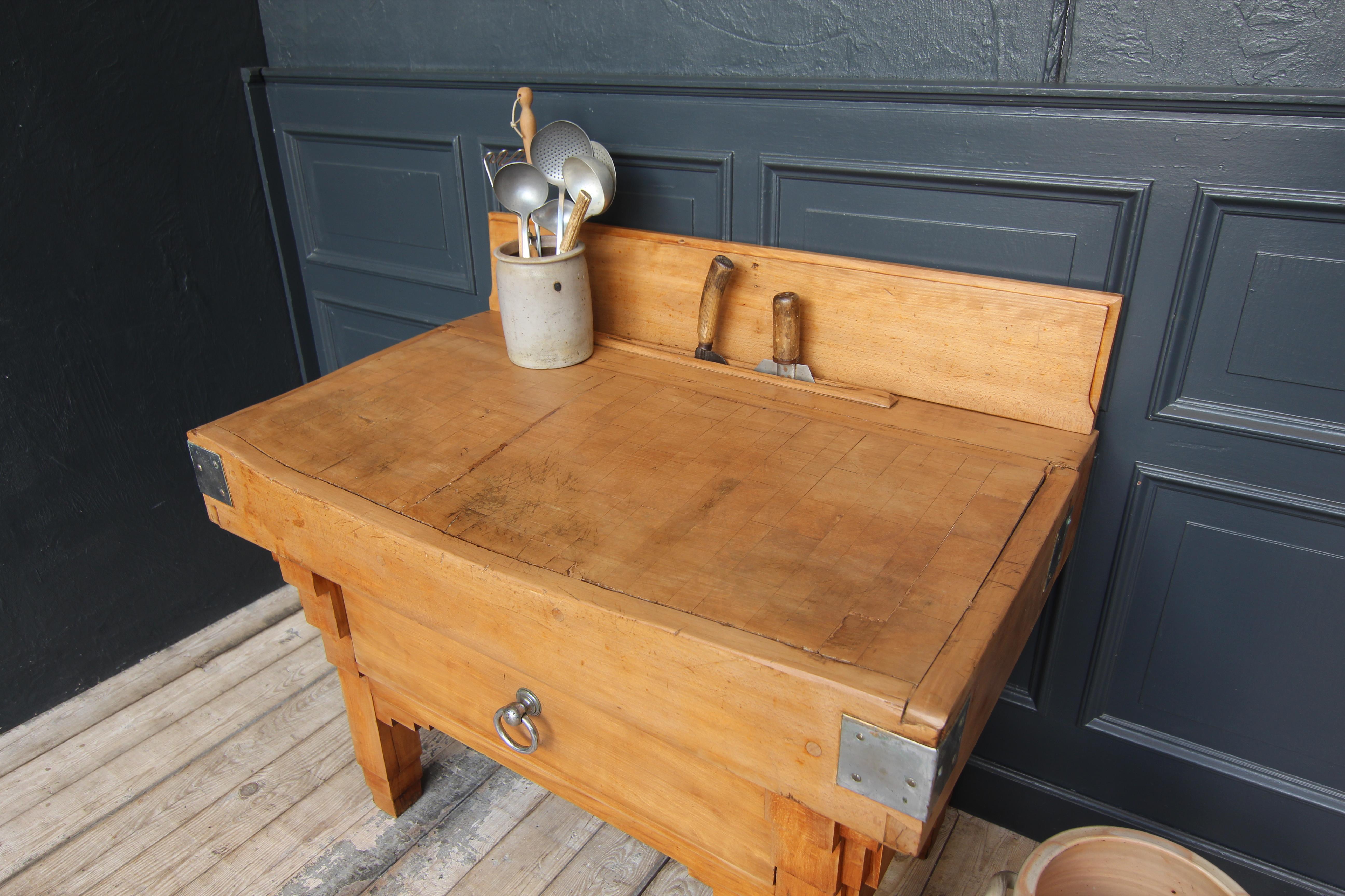 1930´s Art Deco Butcher Block Table In Good Condition For Sale In Dusseldorf, DE