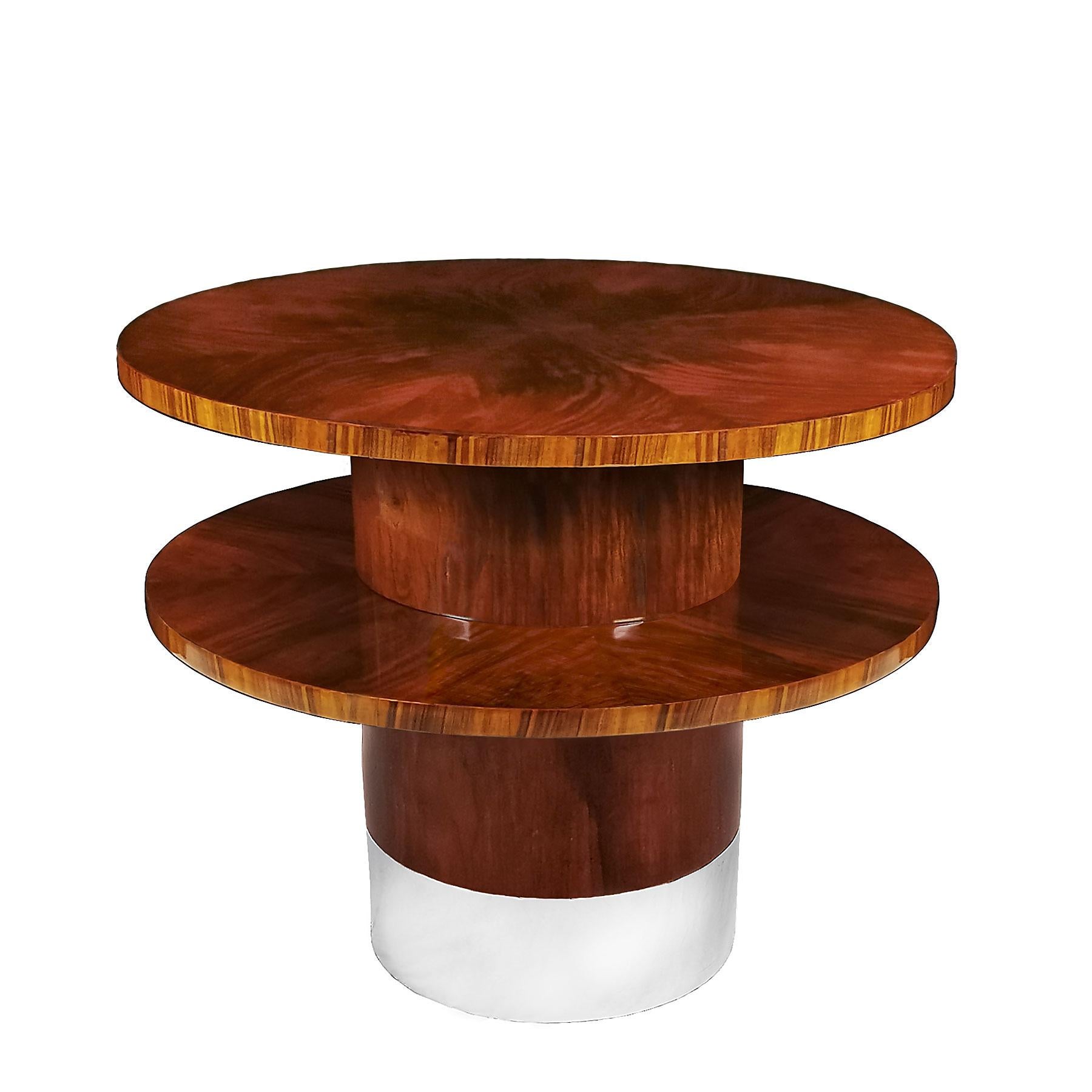 Large Art Deco center table with two levels, French polished walnut veneer. Base decorated with a polished aluminum circle. Can be dismantled.

Italy, circa 1930.