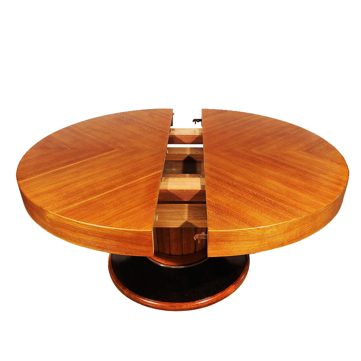 Laiton Grande table ronde Art déco des années 1930, chêne et placage, anneau en laiton - Barcelone, Espagne en vente