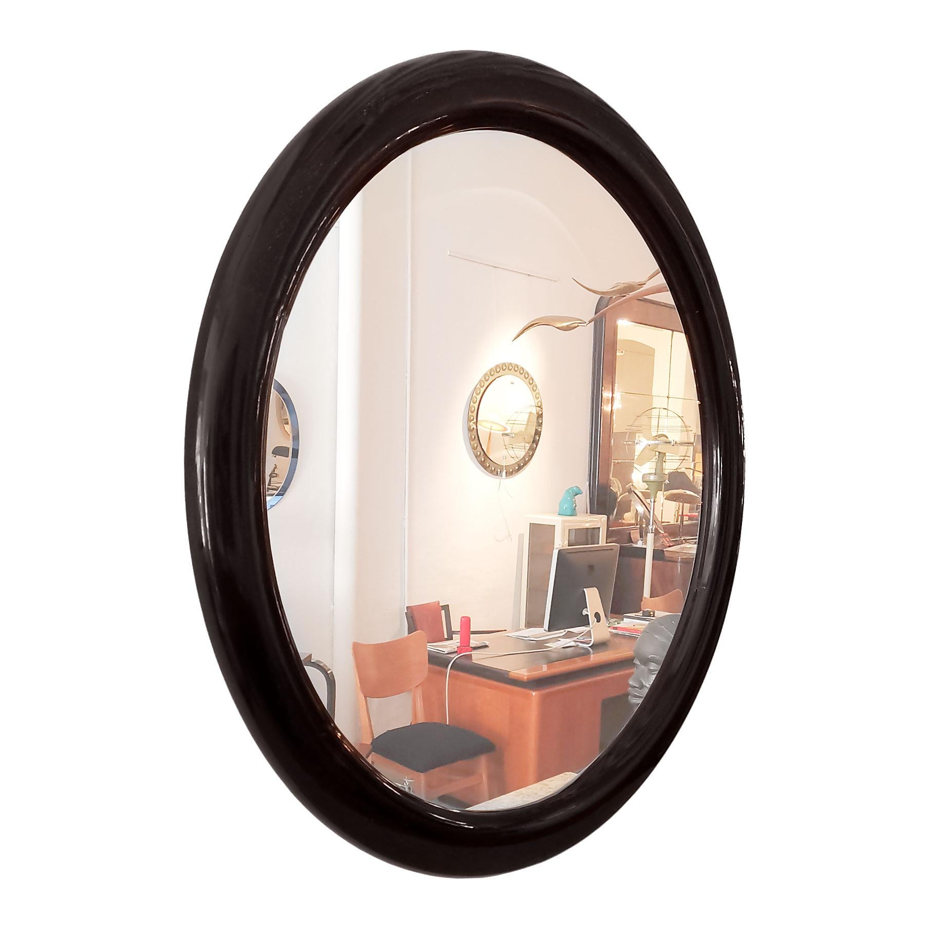 Large Art Deco round mirror with stained walnut frame, French polish.

Spain, Barcelona, circa 1930.