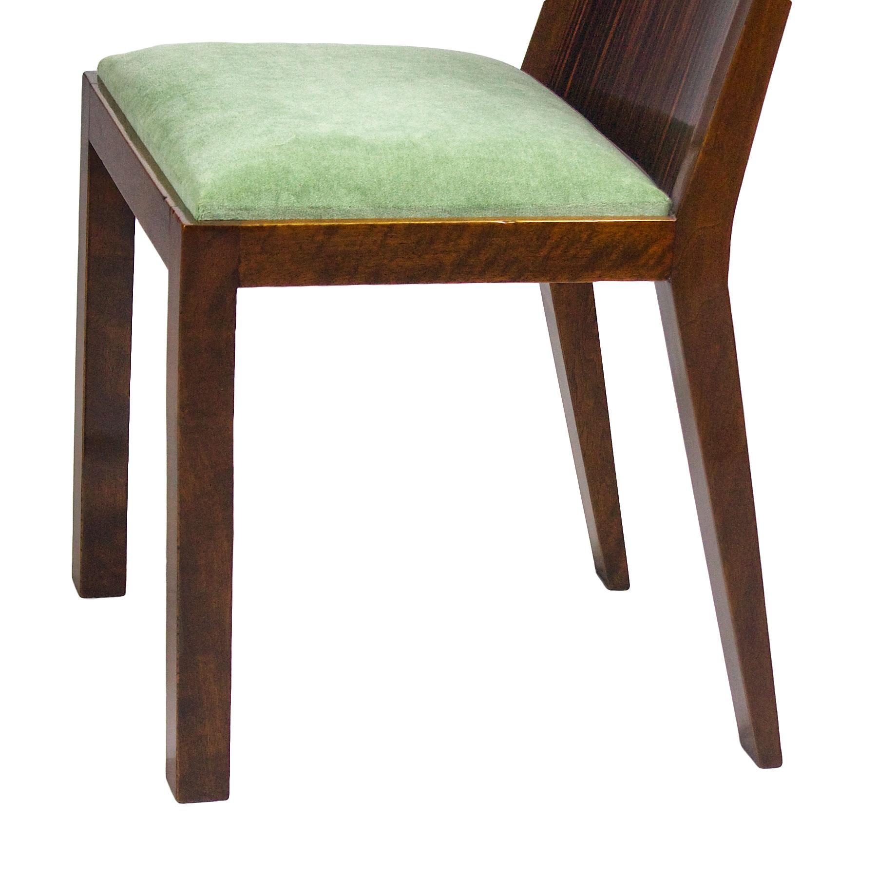 Satz von sechs Art-Déco-Stühlen aus Nussbaum, Makassar-Furnier und Samt – Frankreich, 1930er Jahre im Angebot 7