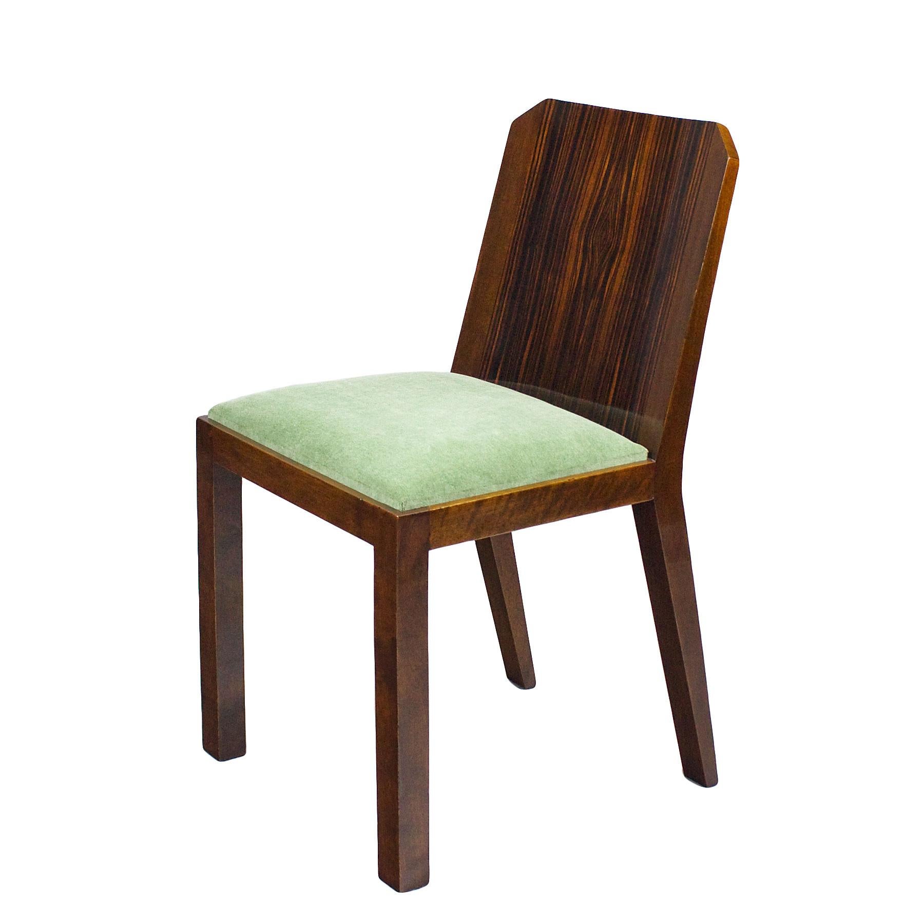 Satz von sechs Art-Déco-Stühlen aus Nussbaum, Makassar-Furnier und Samt – Frankreich, 1930er Jahre (Art déco) im Angebot