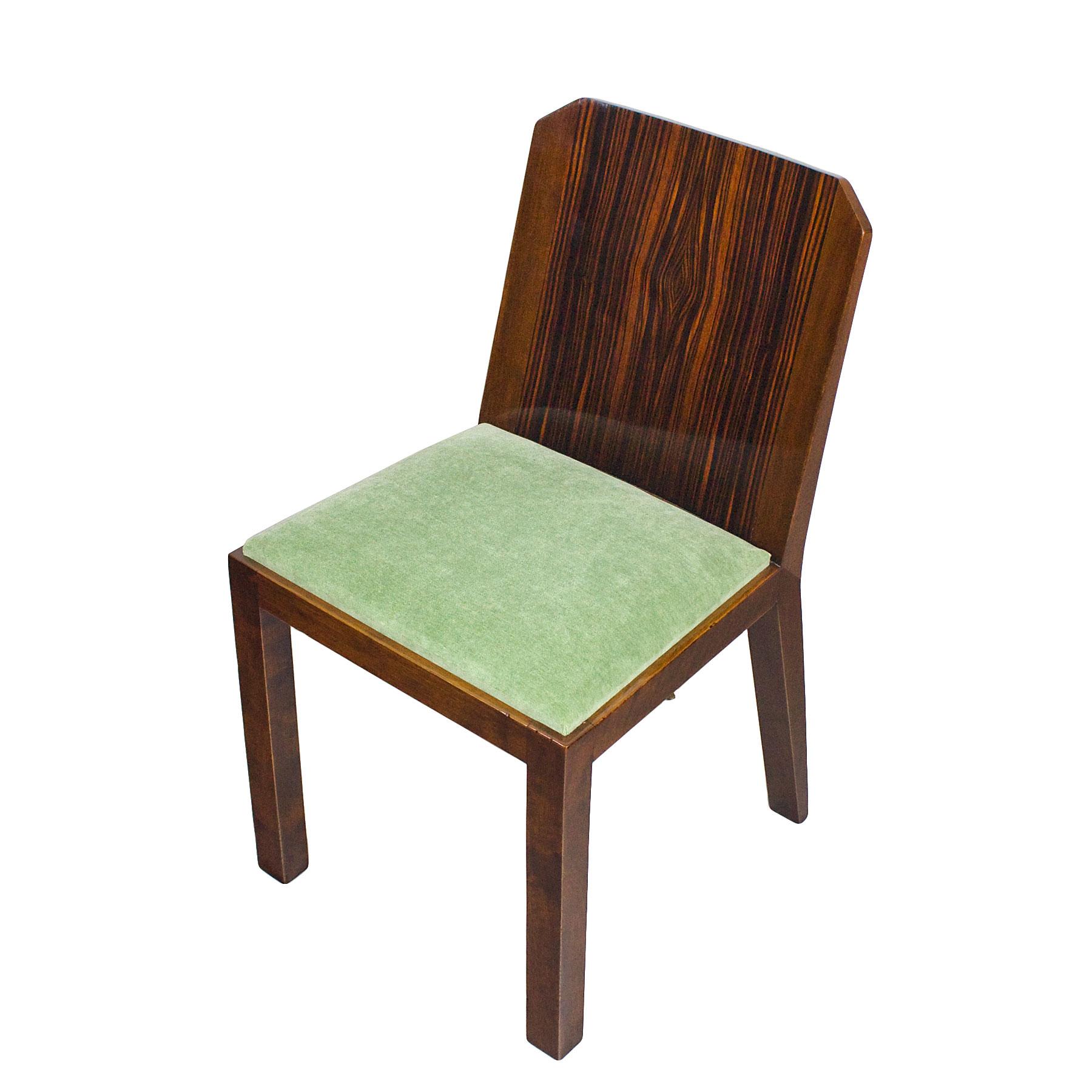 Satz von sechs Art-Déco-Stühlen aus Nussbaum, Makassar-Furnier und Samt – Frankreich, 1930er Jahre (Mitte des 20. Jahrhunderts) im Angebot