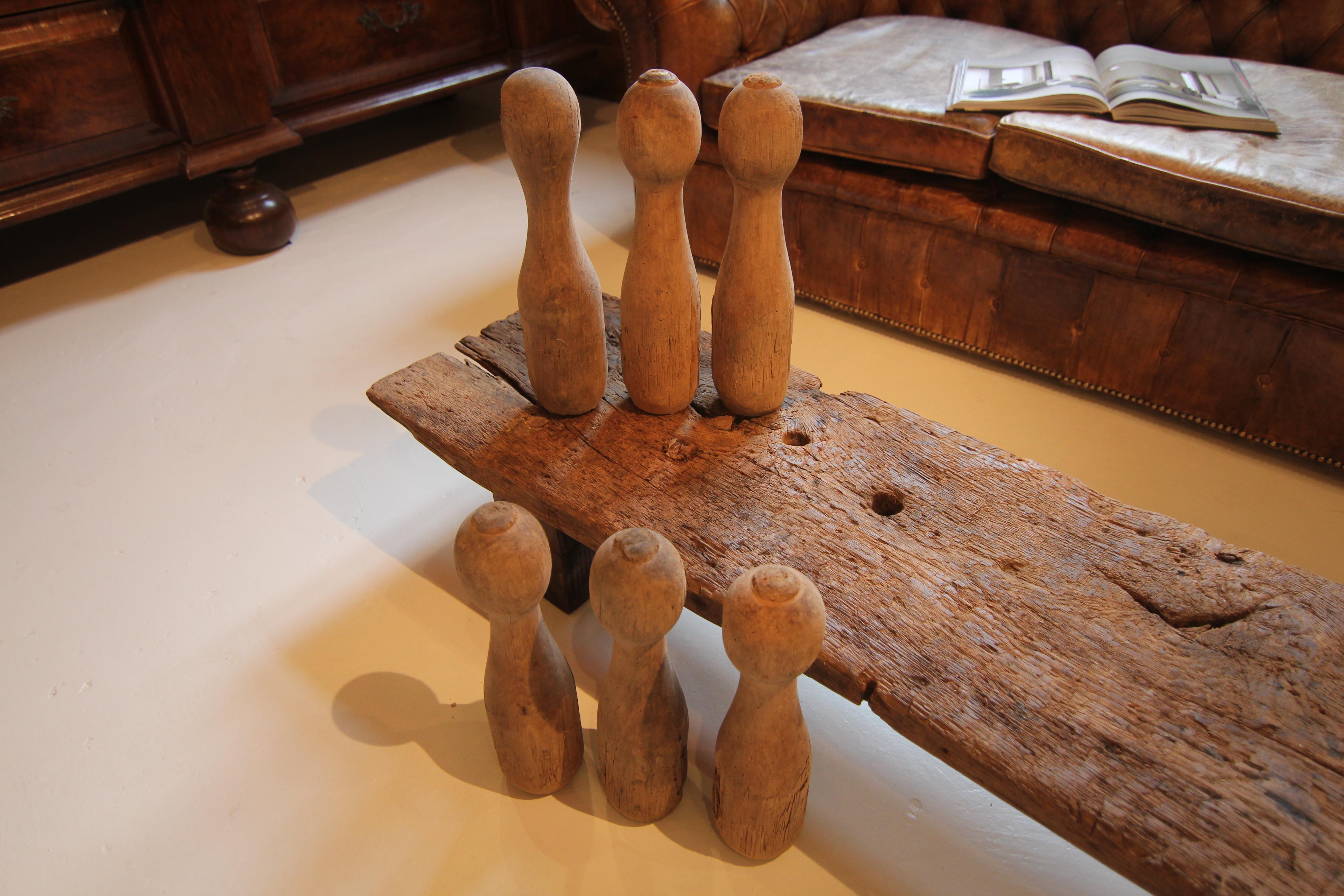 Metà XX secolo Perni da bowling in legno del 1930, set di 6 pezzi in vendita