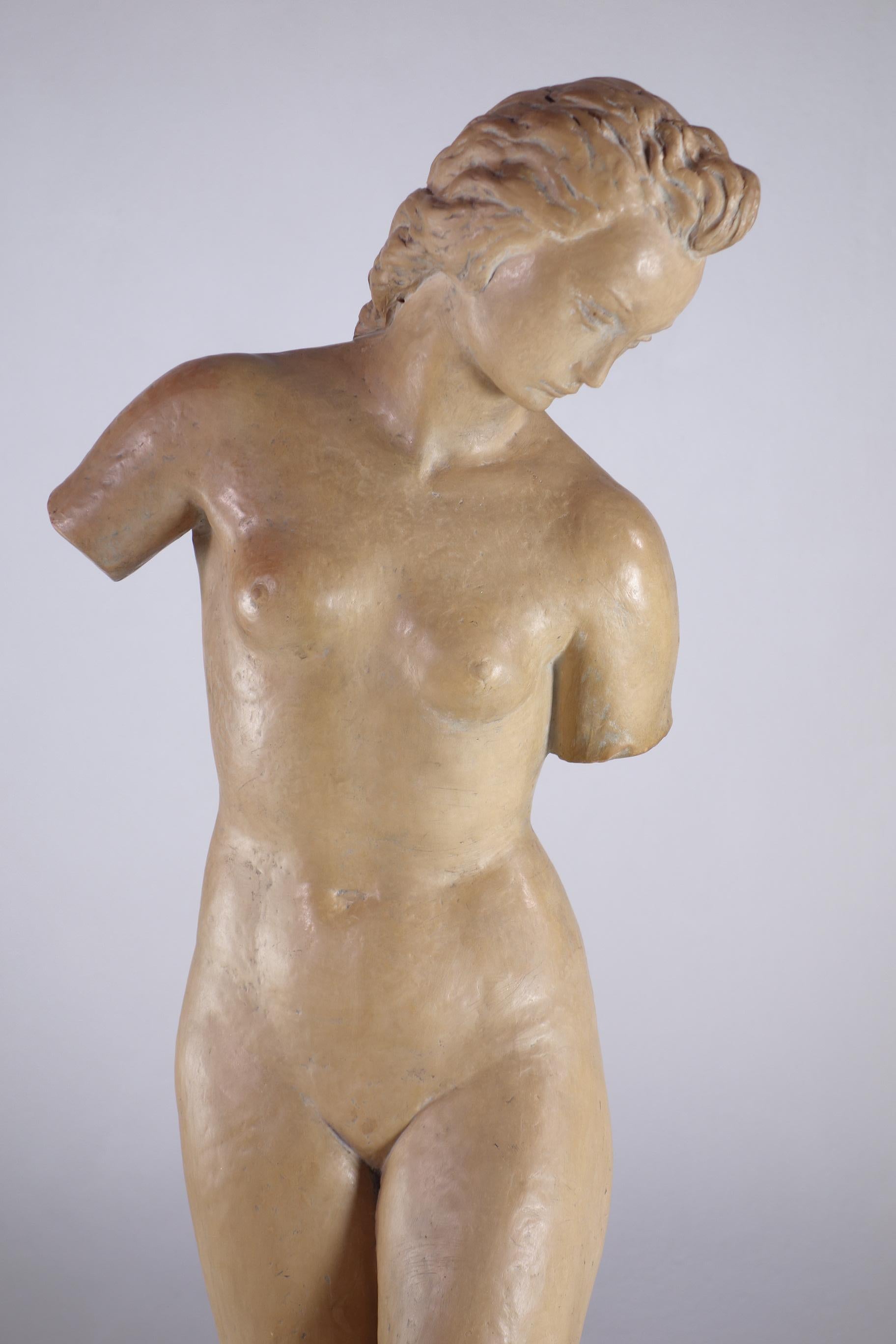 1930 Ugo Zaccagnini Escultura de cerámica Art Decó Mujer desnuda de barro Mid-20th Century en venta