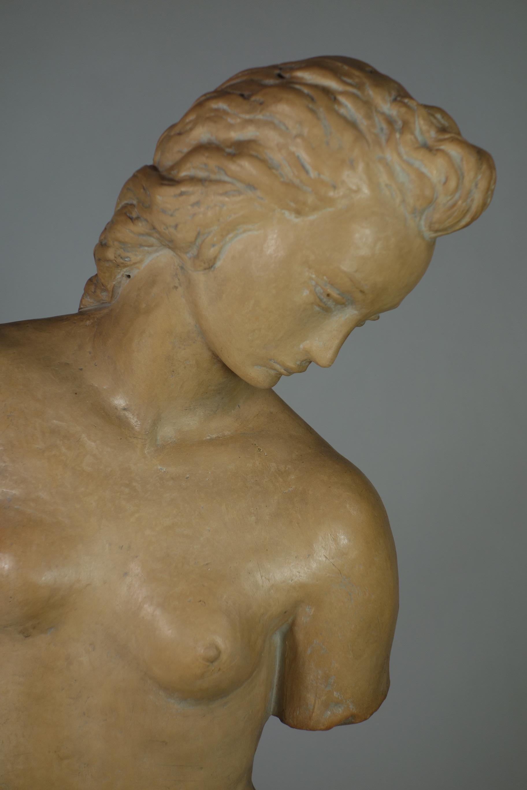 1930 Ugo Zaccagnini Escultura de cerámica Art Decó Mujer desnuda de barro Alfarería en venta